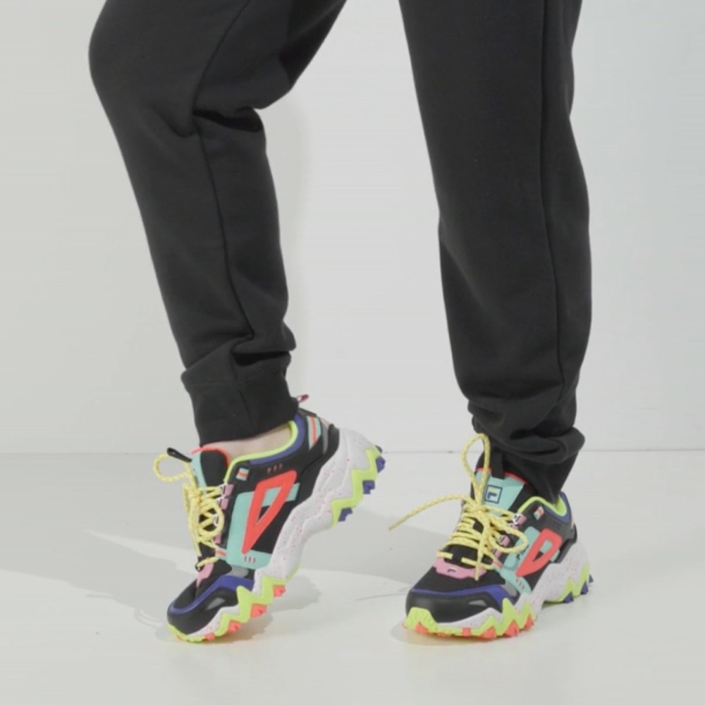 NWT FILA Oakmont Trail Black, Coral & Blue Shoes W 9/M 7.5